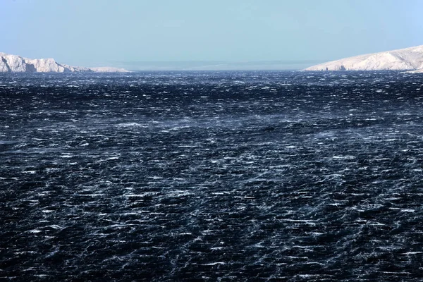 Бушующее Море Яростными Волнами Сильным Ветром — стоковое фото