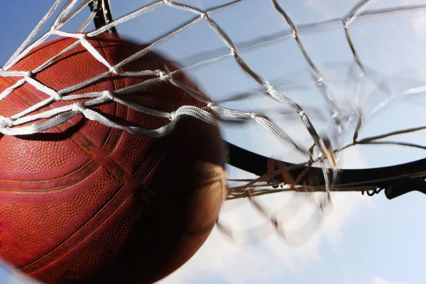 Obrázek Cíle Basketbalového Pole Oblohou Pozadí — Stock fotografie