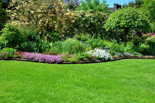 Lawn Garden Background — Stock Photo, Image