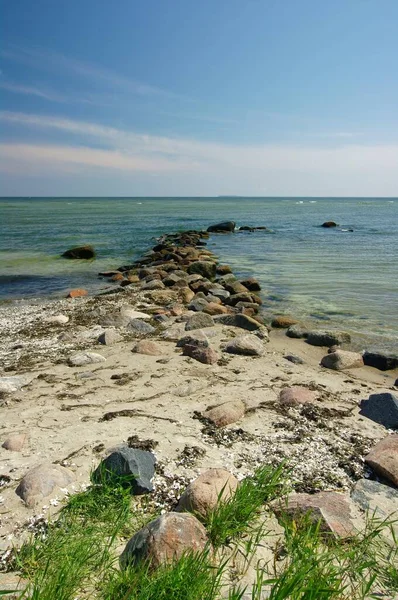Kamienie Odkryłem Plaży Rgen Gefotet Filtrem Polaryzacyjnym Surowym — Zdjęcie stockowe