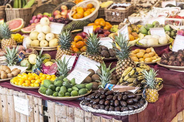 Marknadsstånd Med Exotiska Frukter — Stockfoto