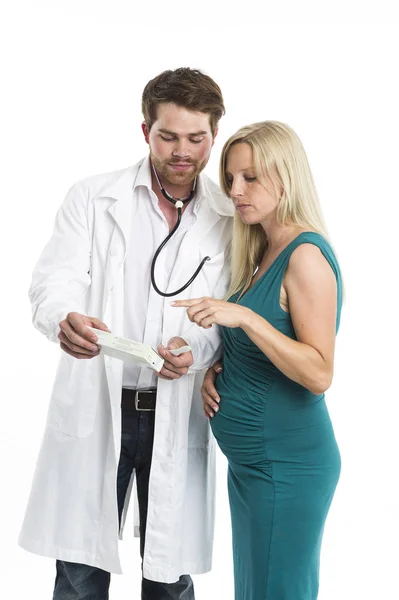 Läkare Som Talar Med Gravid Kvinna — Stockfoto