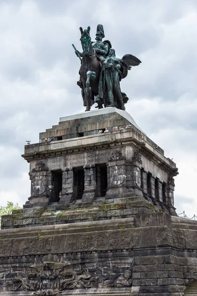 Keisari Wilhelm Muistomerkki Deutsches Eck Koblenzissa — kuvapankkivalokuva