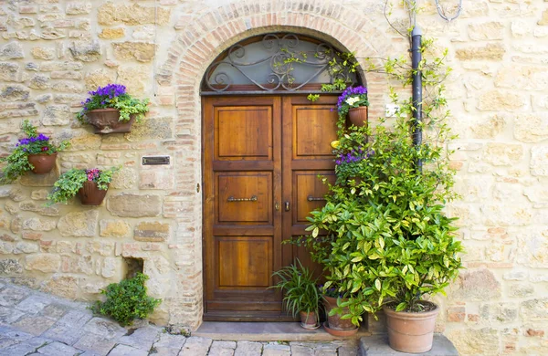 Прекрасные Двери Тускана Вольтерра Италия — стоковое фото