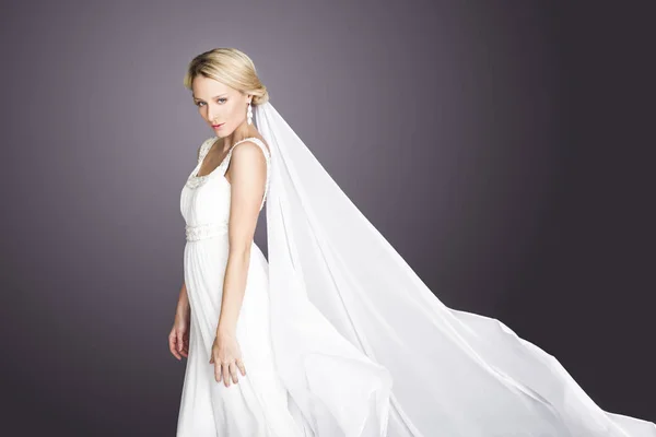 Piękna Panna Młoda Białej Sukience — Zdjęcie stockowe