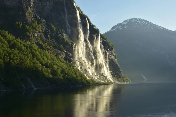 Auffahrt Geiranger Fjord Ersten Morgenlicht — Stockfoto