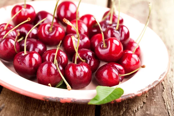 Schmackhafte Rote Kirschen Auf Hintergrund Nahaufnahme — Stockfoto