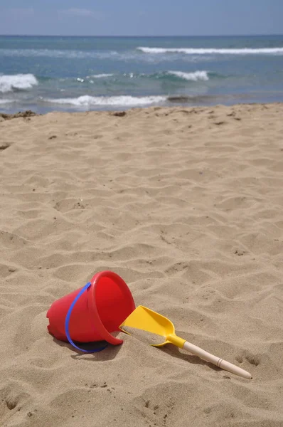 Песчаный Пляж Ведром Лопатой — стоковое фото