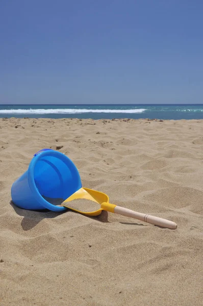 Игрушки Песчаном Пляже — стоковое фото