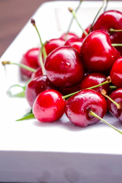 Savoureux Cerises Rouges Sur Fond Gros Plan — Photo