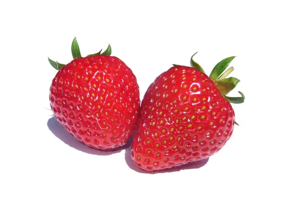 两个有白色背景的草莓 — 图库照片