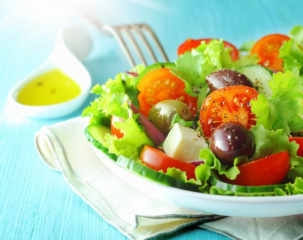 Vista Perto Prato Feta Grega Fresca Saudável Salada Azeitona Com — Fotografia de Stock