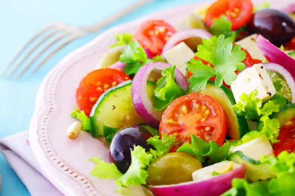 Salada Fresca Saudável Com Queijo Feta Alface Crocante Tomate Cereja — Fotografia de Stock