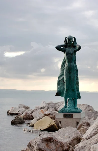 Widok Mula Trieste Statua Morzu Włochy — Zdjęcie stockowe