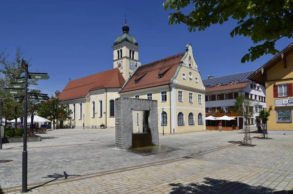 Mercado Quadrado Com Igreja Paroquial Antiga Prefeitura Marktoberdorf — Fotografia de Stock