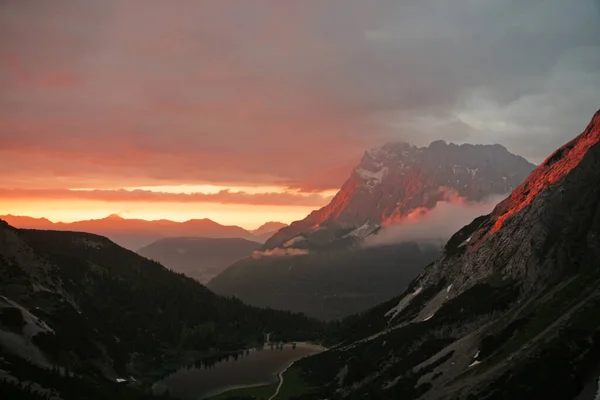 Hegyek Zugspitze Esti Fényben — Stock Fotó