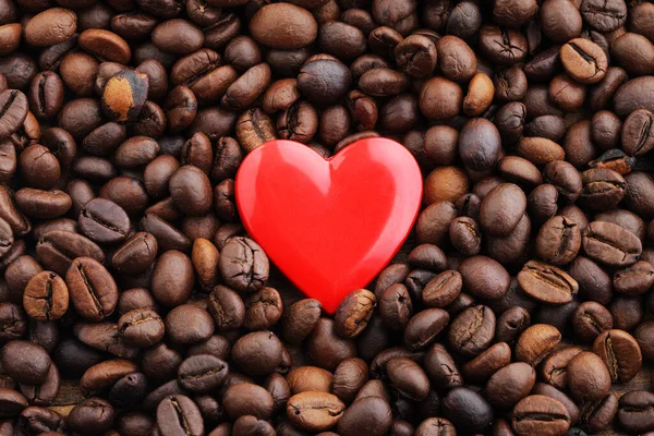 Arka Plan Için Kırmızı Kalpli Kavrulmuş Kahve Çekirdekleri Dokular — Stok fotoğraf