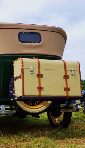 Oldtimer Med Stor Resväska — Stockfoto