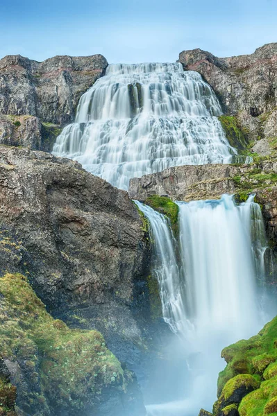 Hermosa Cascada Sobre Fondo Naturaleza — Foto de Stock