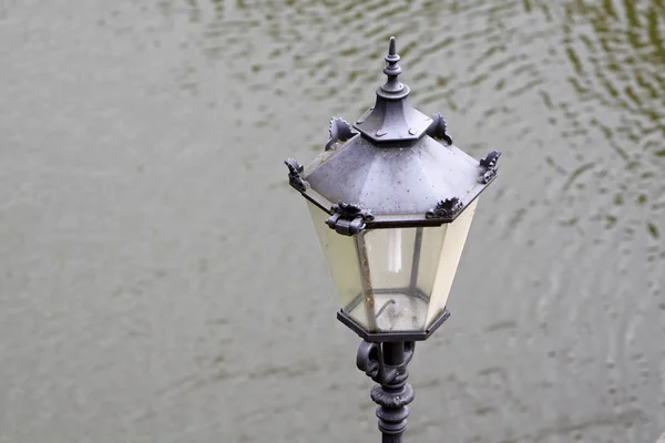 Lanterna Frente Água — Fotografia de Stock