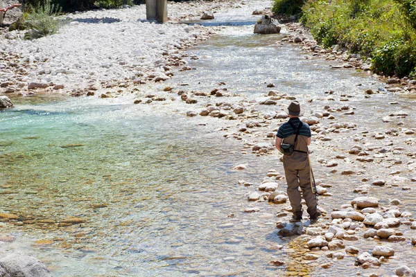 Φωτογραφία Ενός Αλιέα Στον Ποταμό Soca Σλοβενία — Φωτογραφία Αρχείου