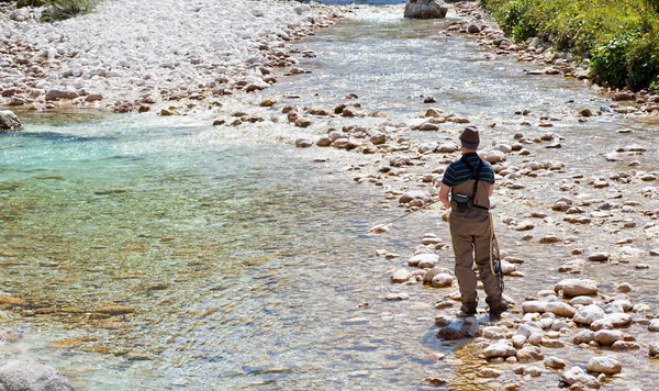 Φωτογραφία Ενός Αλιέα Στον Ποταμό Soca Σλοβενία — Φωτογραφία Αρχείου