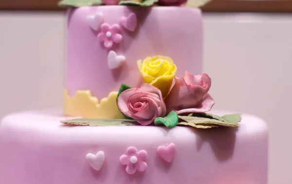 Gros Plan Gâteau Avec Décoration Fleurs — Photo