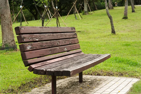 Banco Parque Sin Nadie Durante Día — Foto de Stock