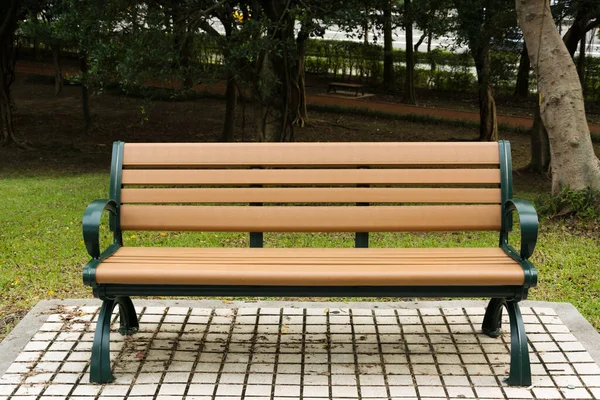 Bench Taman Dengan Siapa Pun Siang Hari — Stok Foto