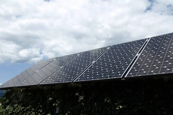 Fotovoltaïsche Plant Met Lucht Als Achtergrond — Stockfoto