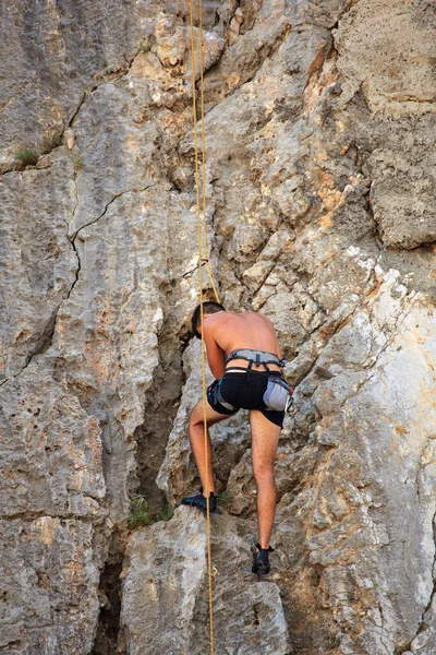 Jovem Alpinista Rock Sistiana Trieste — Fotografia de Stock