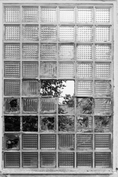 Una Ventana Bloque Vidrio Una Antigua Fábrica Blanco Negro Convertido — Foto de Stock