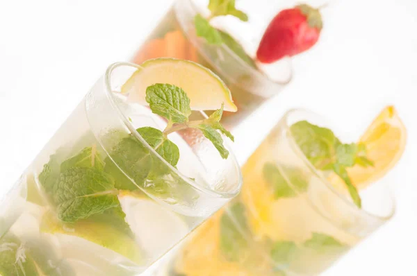 Mojito Koktélok Három Variációja Közeledik — Stock Fotó