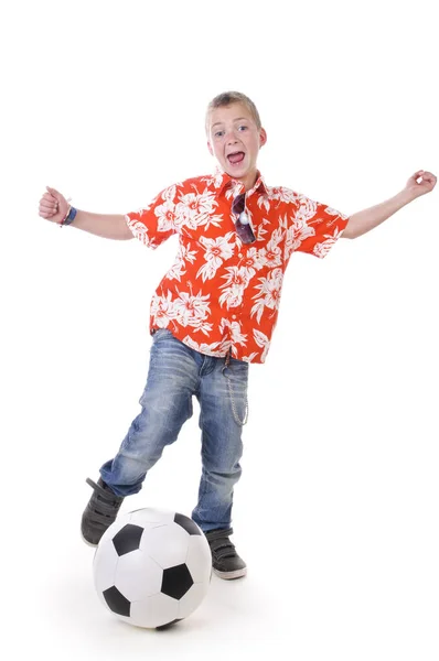Menino Adolescente Pequeno Vestindo Uma Camisa Laranja Joga Com Uma — Fotografia de Stock