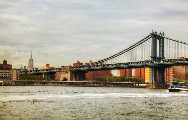 Paisaje Urbano Nueva York Con Puente Manhattan Día Nublado — Foto de Stock