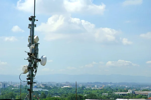 Telecommunication Tower Antenna Top City — Stock Photo, Image