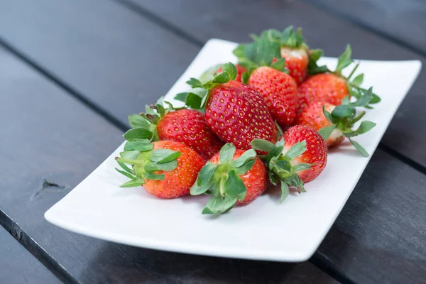 Fresas Frescas Una Mesa Madera — Foto de Stock