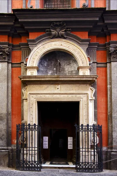 Farbige Fassade Und Tür Der Alten Kirche Neapel Piazzetta Del — Stockfoto