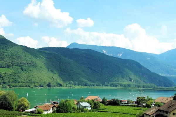 Jezioro Caldaro Południowym Tyrolu Lecie — Zdjęcie stockowe