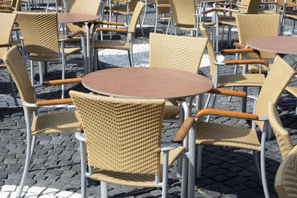 Leerer Tisch Einem Straßencafé — Stockfoto