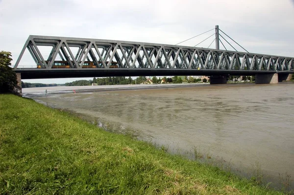 2013年6月洪水期间的Maxau铁路桥 — 图库照片