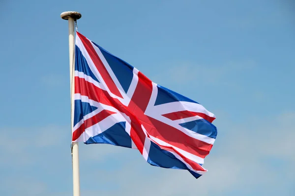 Verenigd Koninkrijk Vlag Tegen Blauwe Lucht — Stockfoto