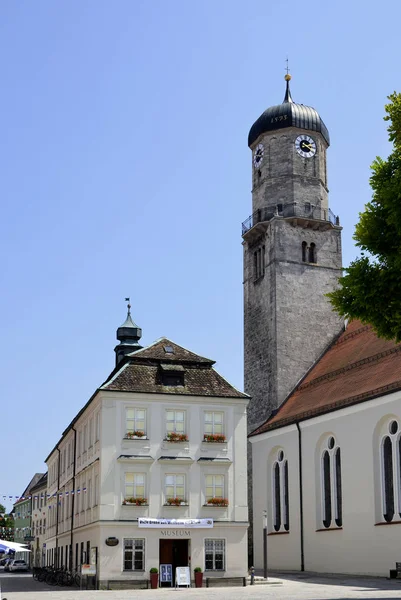 Altes Rathaus Und Pfarrkirche Weilheim — Stockfoto