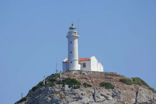 土耳其爱琴海岩石上的灯塔 — 图库照片