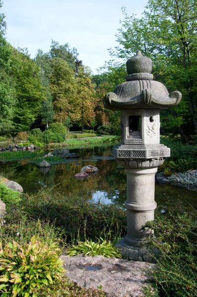 Pohled Japonské Zahrady Malým Jezerem Řekou — Stock fotografie