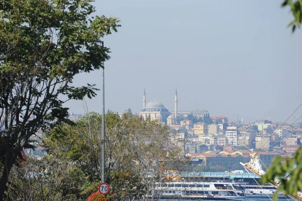 Istanbul Ist Eine Große Stadt Der Türkei Die Europa Überspannt — Stockfoto