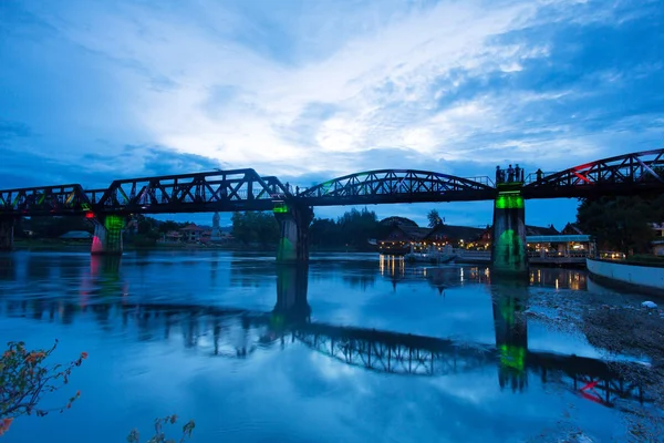 Die Brücke Über Den Fluss Kwai Nachtansicht Des Wahrzeichens Thailand — Stockfoto