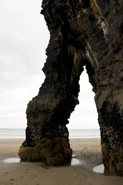 Uma Formação Rochosa Das Falésias Para Praia Município Ballybunion Cereja — Fotografia de Stock