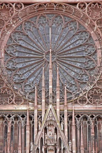 Okno Katedry Strasbourg Frontu Zachodniego — Zdjęcie stockowe