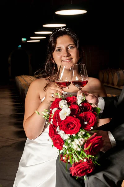 Newlyweds Wine Tasting — Stock Photo, Image